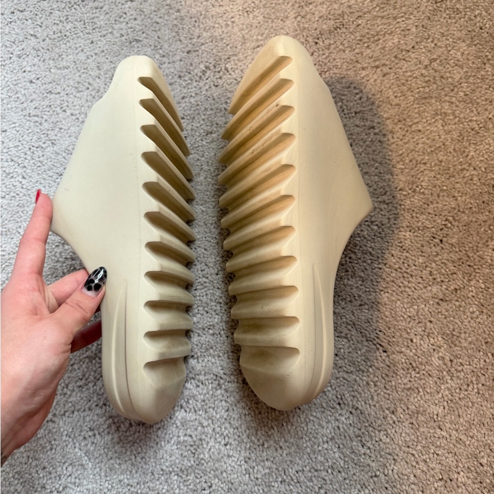 Adidas Yeezy Cream Bone Slide Sandals - Picture 6 of 7